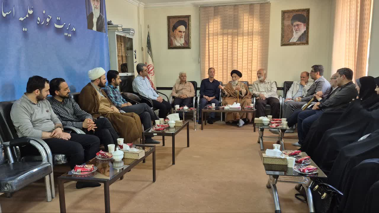  دیدار با حضرت آیت‌الله موسوی اصفهانی