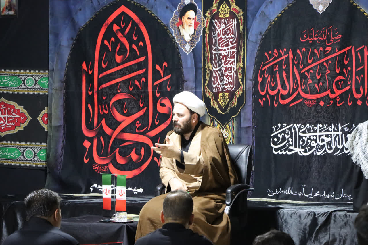 مراسم زیارت عاشورا و روضه همکاران مجموعه مدارس