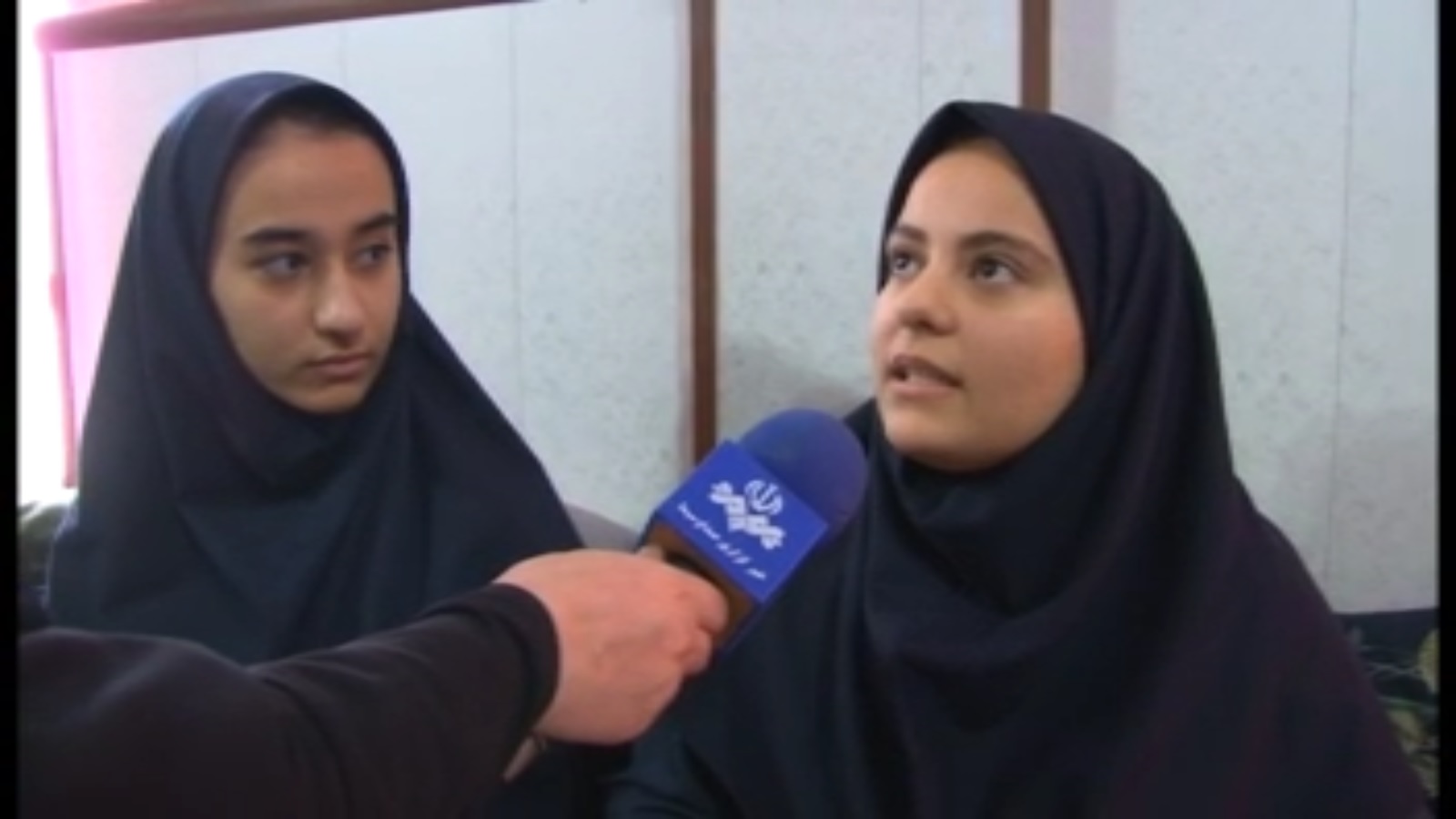 ورق زدن تاریخ در آستانه جشن ۴۶ سالگی انقلاب در مدارس همدان 