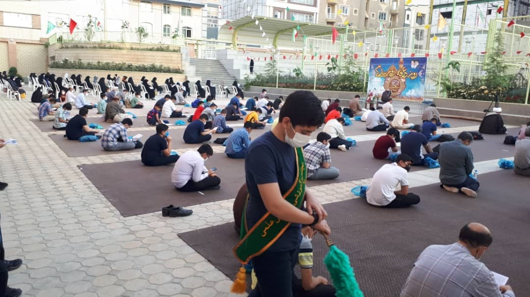 برگزاری مراسم دعای پر فیض عرفه در مجتمع آموزشی فرهنگی دبیرستان پسرانه