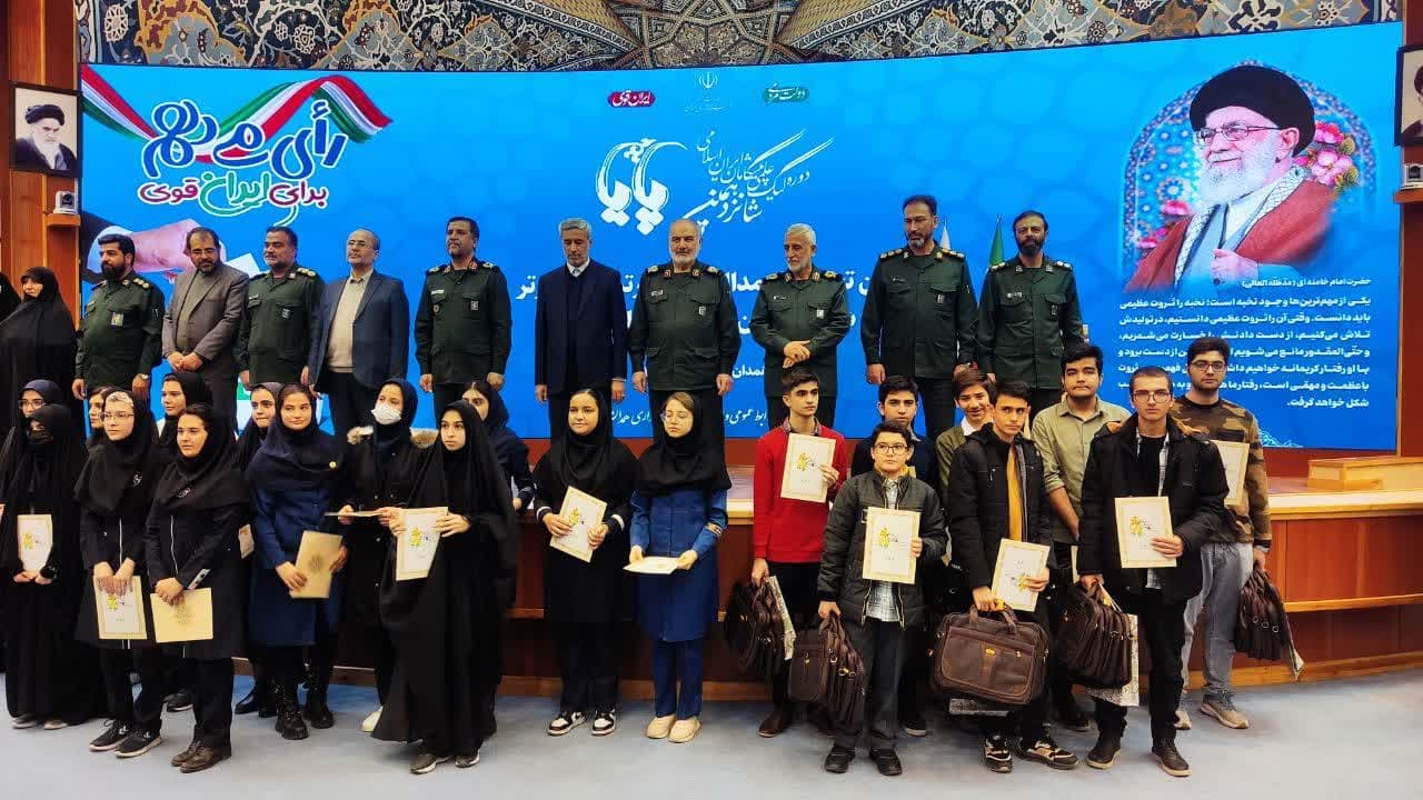 درخشش استانی دانش آموزان دبیرستان شهید مدنی 