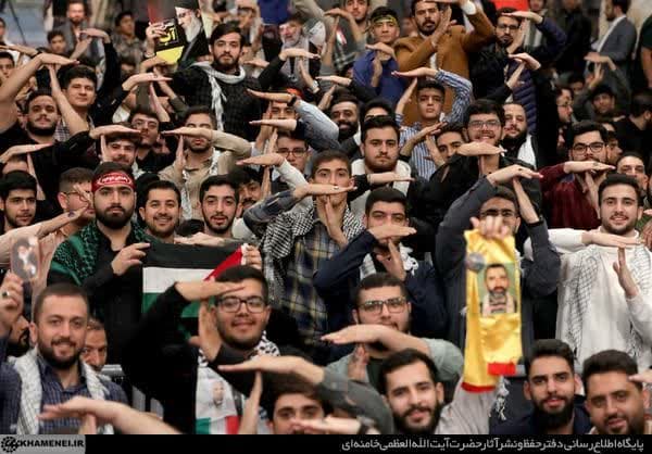 دیدار جمعی از دانش آموزان مدارس موسسه با رهبر انقلاب