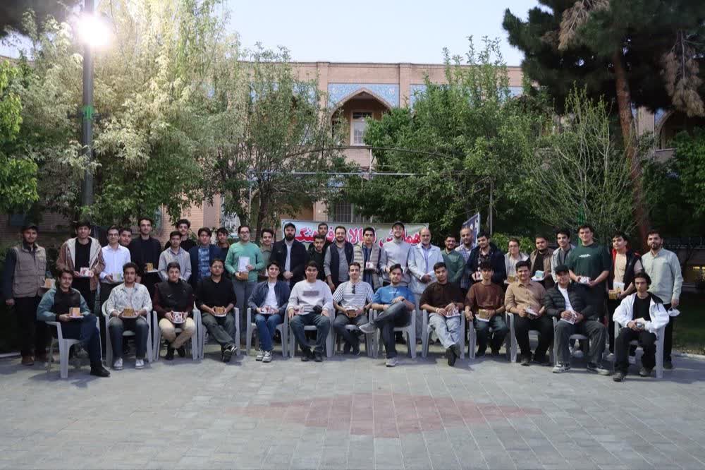 مراسم تقدیر از فعالان فرهنگی دبیرستان شهید مدنی